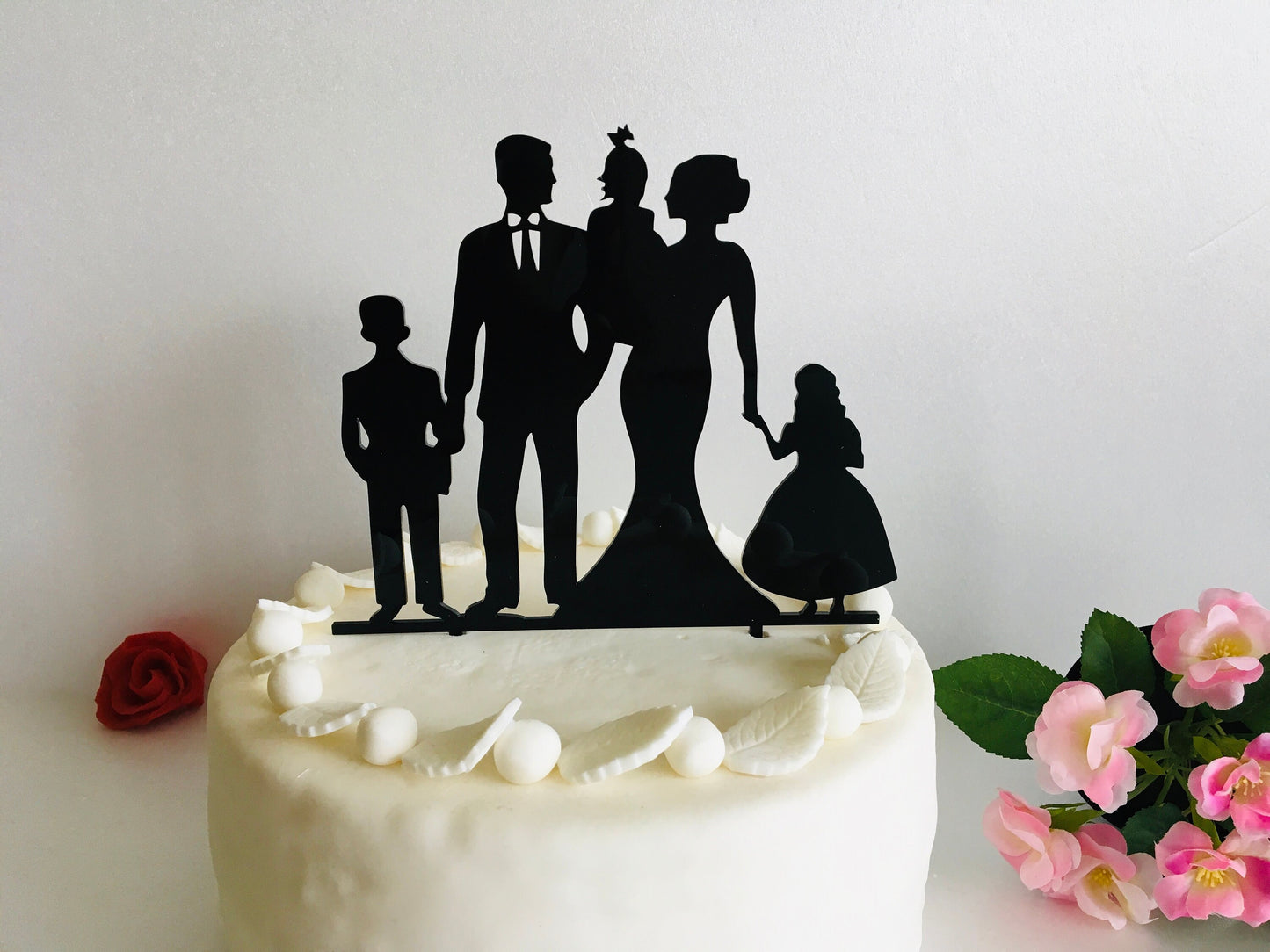 Wedding Cake Topper with Children, Mr & Mrs Family Silhouette, Personalized Decoration