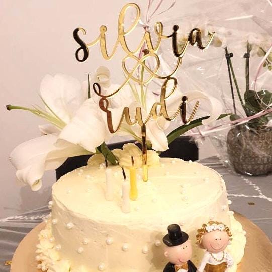 Personalized Wedding Cake Toppers with Custom Names and Heart - Bride and Groom - Mr & Mrs